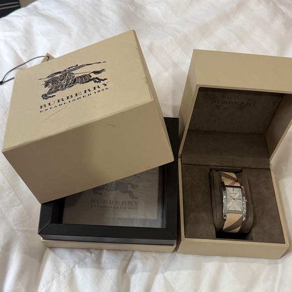 Authentic Burberry Beige and Silver women  Watch - Picture 1 of 7